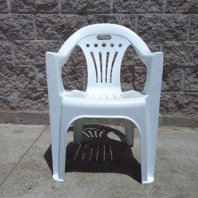SILLA DE JARDÍN BLANCA